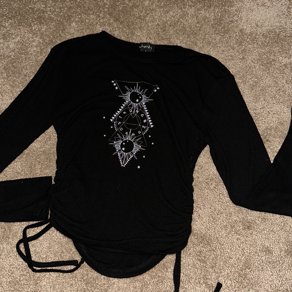 Pre-loved only used once. After pregnancy, clothes don’t fit anymore.